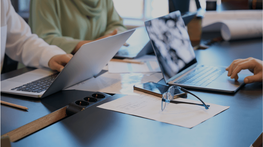 كيف تبني انجاز ثقافة عمل مزدهرة تنعكس على تجربتها وقيمتها المؤسسية